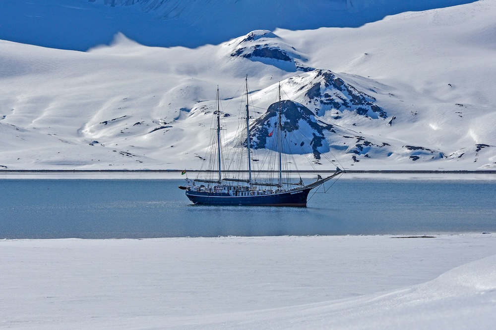 Diving with Arctic Liveaboard and Dive Resorts